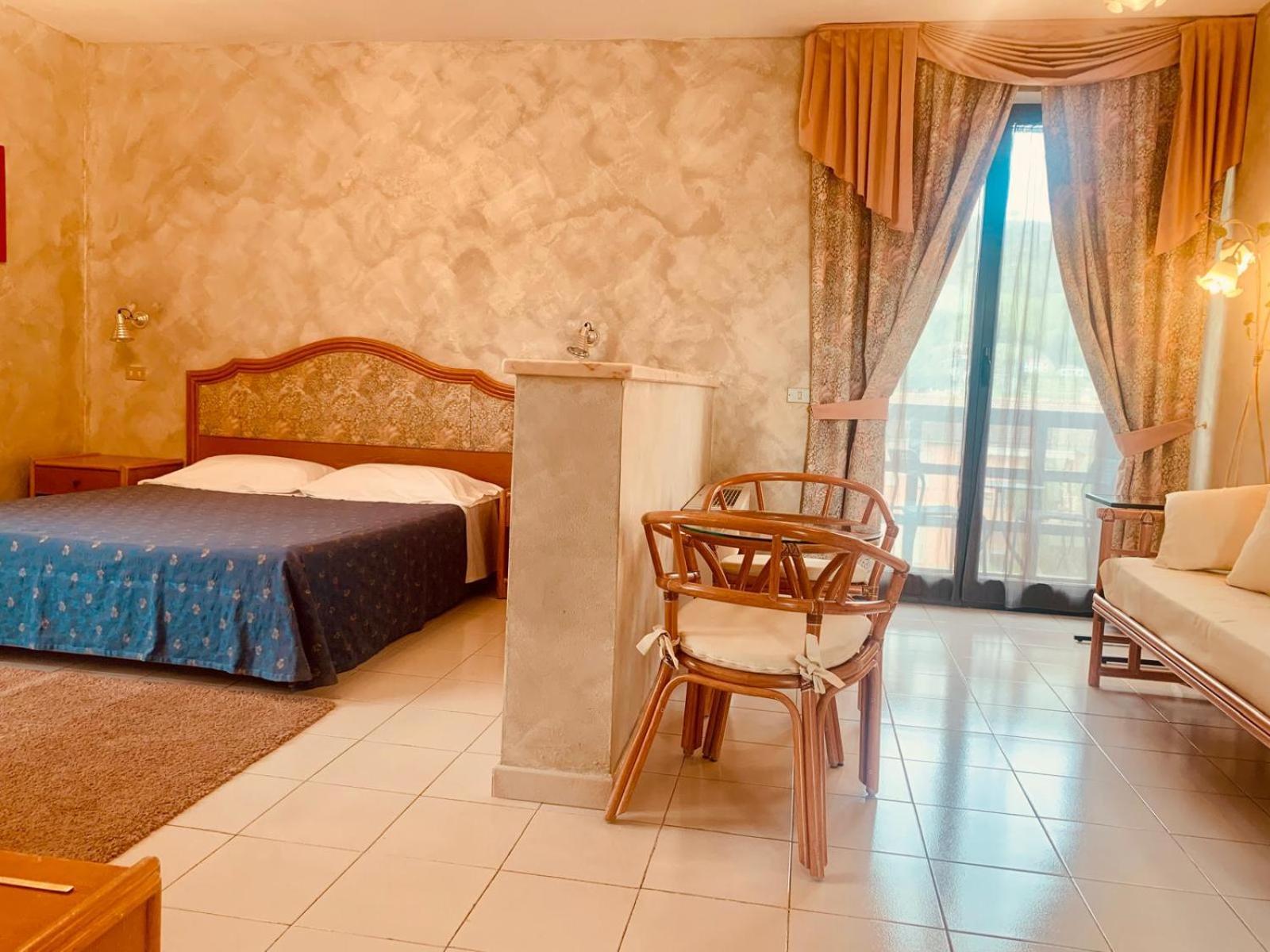 River Park Hotel أَميليا المظهر الخارجي الصورة