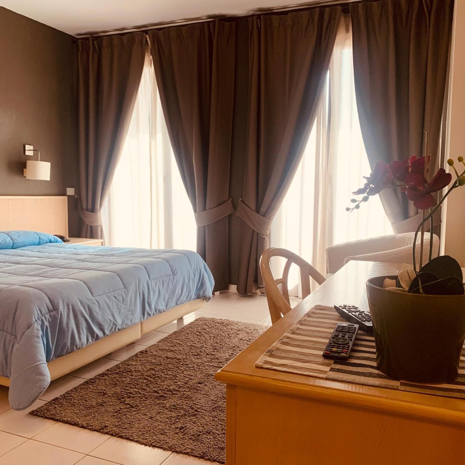 River Park Hotel أَميليا المظهر الخارجي الصورة