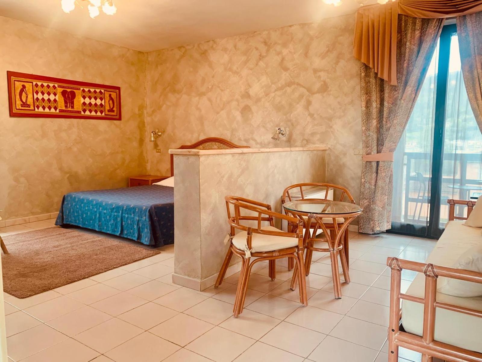 River Park Hotel أَميليا المظهر الخارجي الصورة