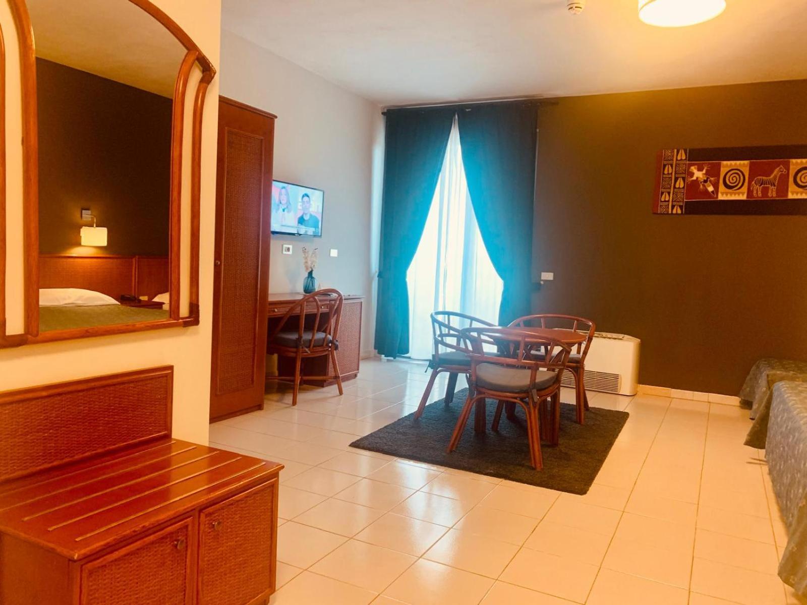 River Park Hotel أَميليا المظهر الخارجي الصورة