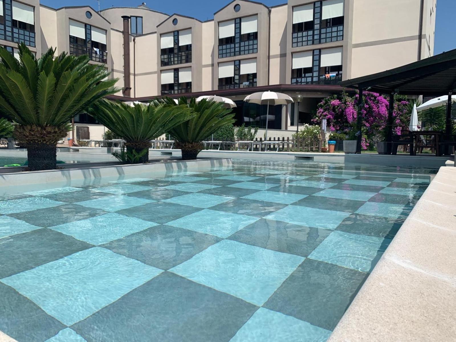 River Park Hotel أَميليا المظهر الخارجي الصورة