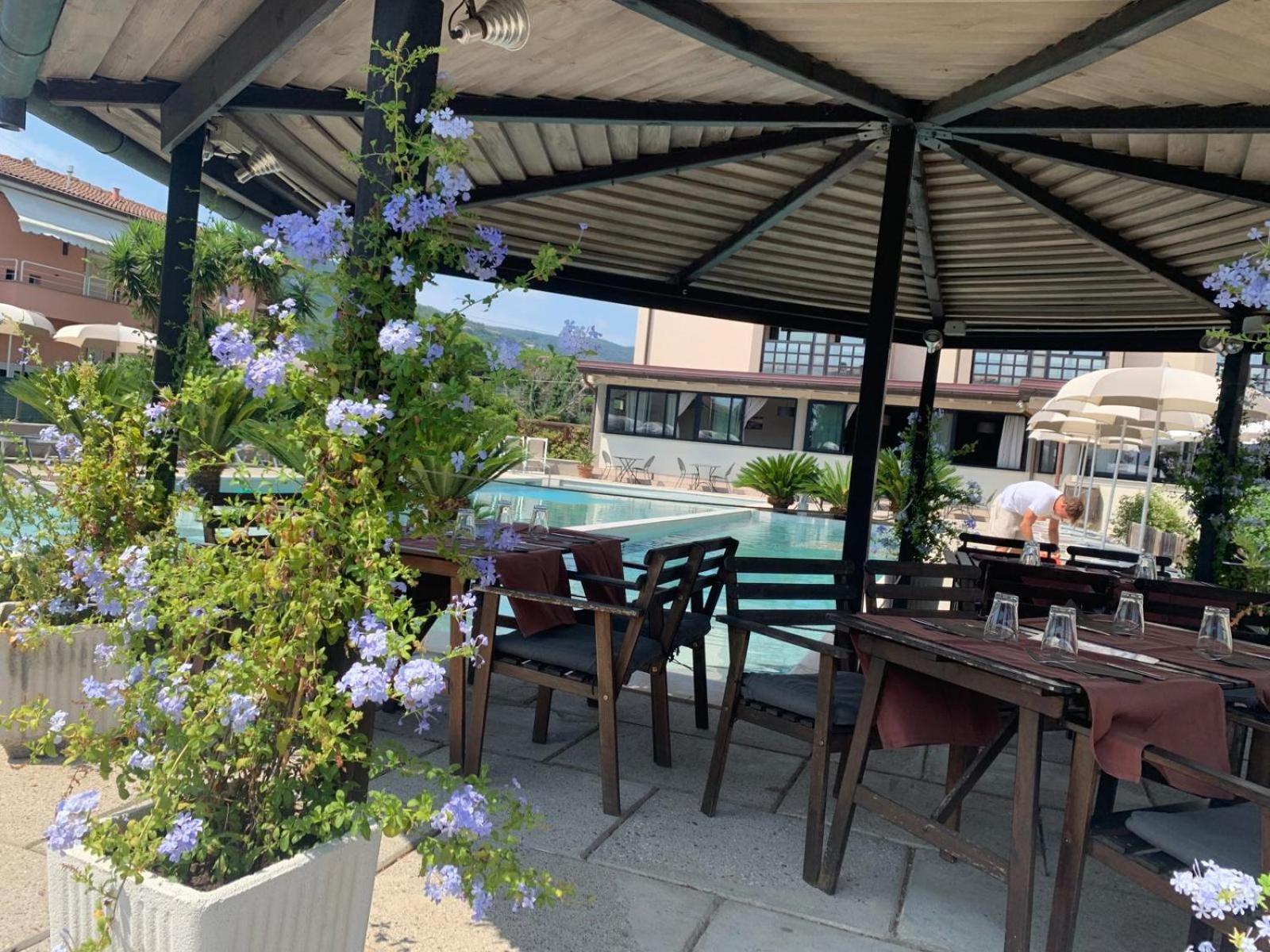 River Park Hotel أَميليا المظهر الخارجي الصورة